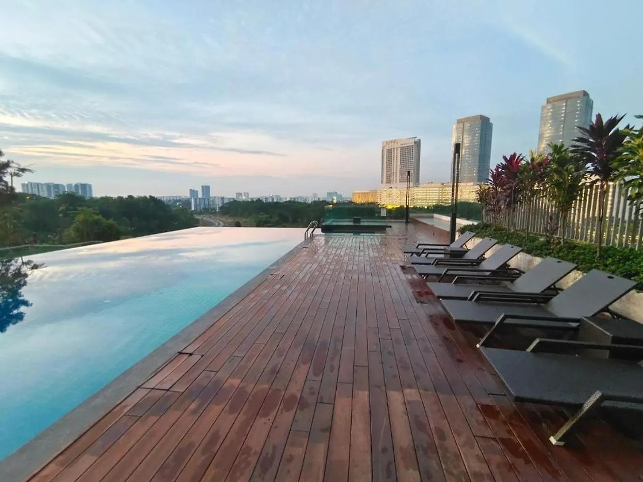 Daire 2Br Wifi, Mid Valley, Mosaic Southkey, 5-7 Pax, 7 Mins To Ciq Johor Bahru